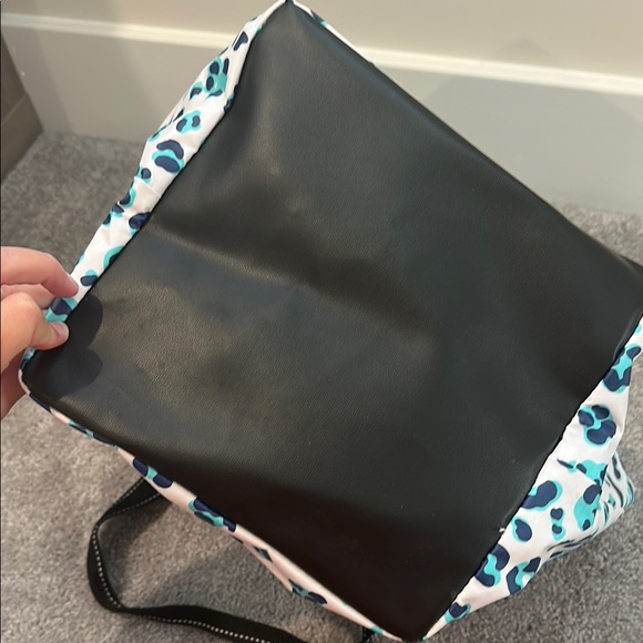 Scout Stylish Leopard Print Tote Bag - Picture 3 of 4